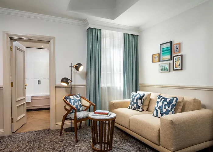 The White Horses By Everly Hotels Collection
