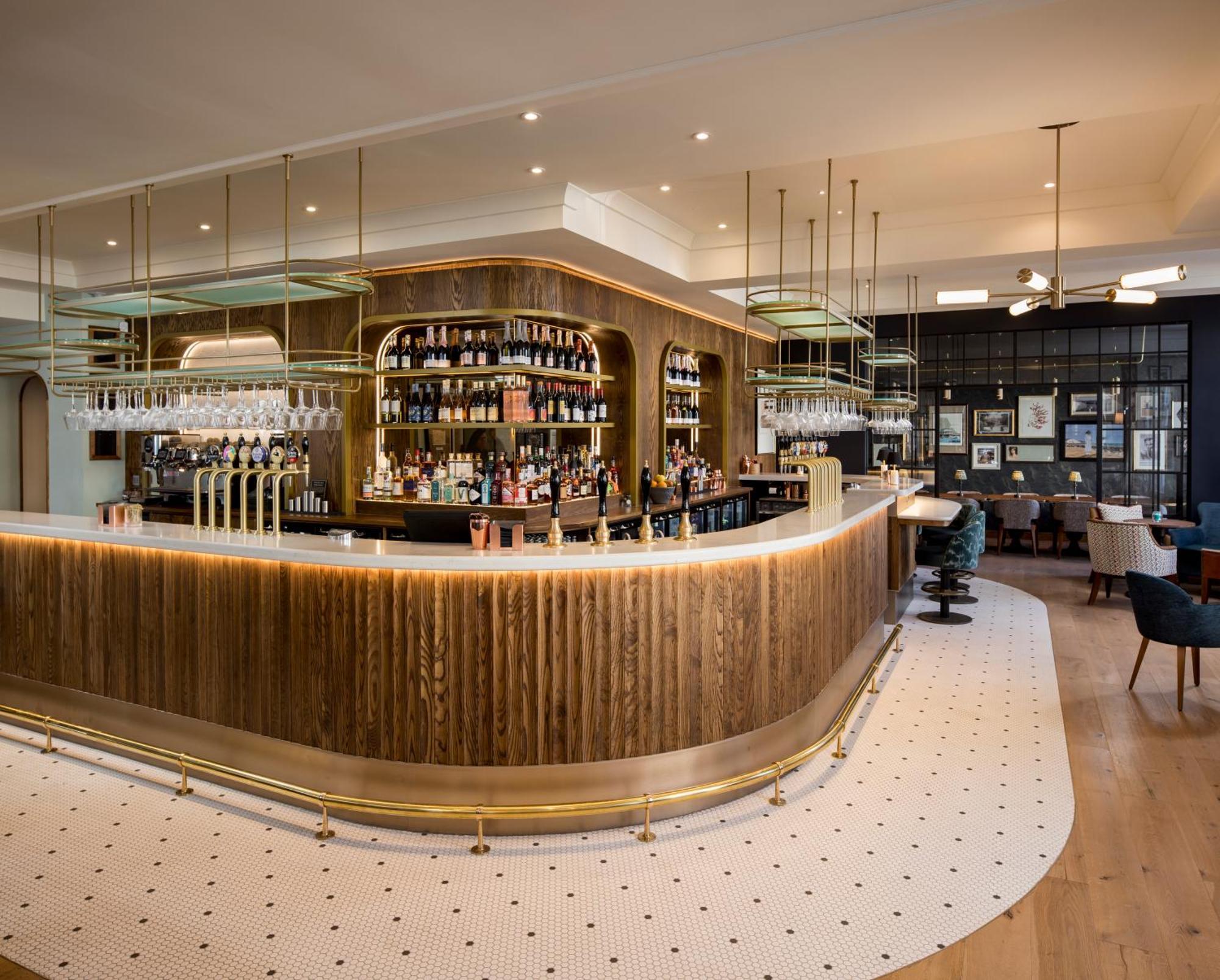 The White Horses By Everly Collection 4* Hove