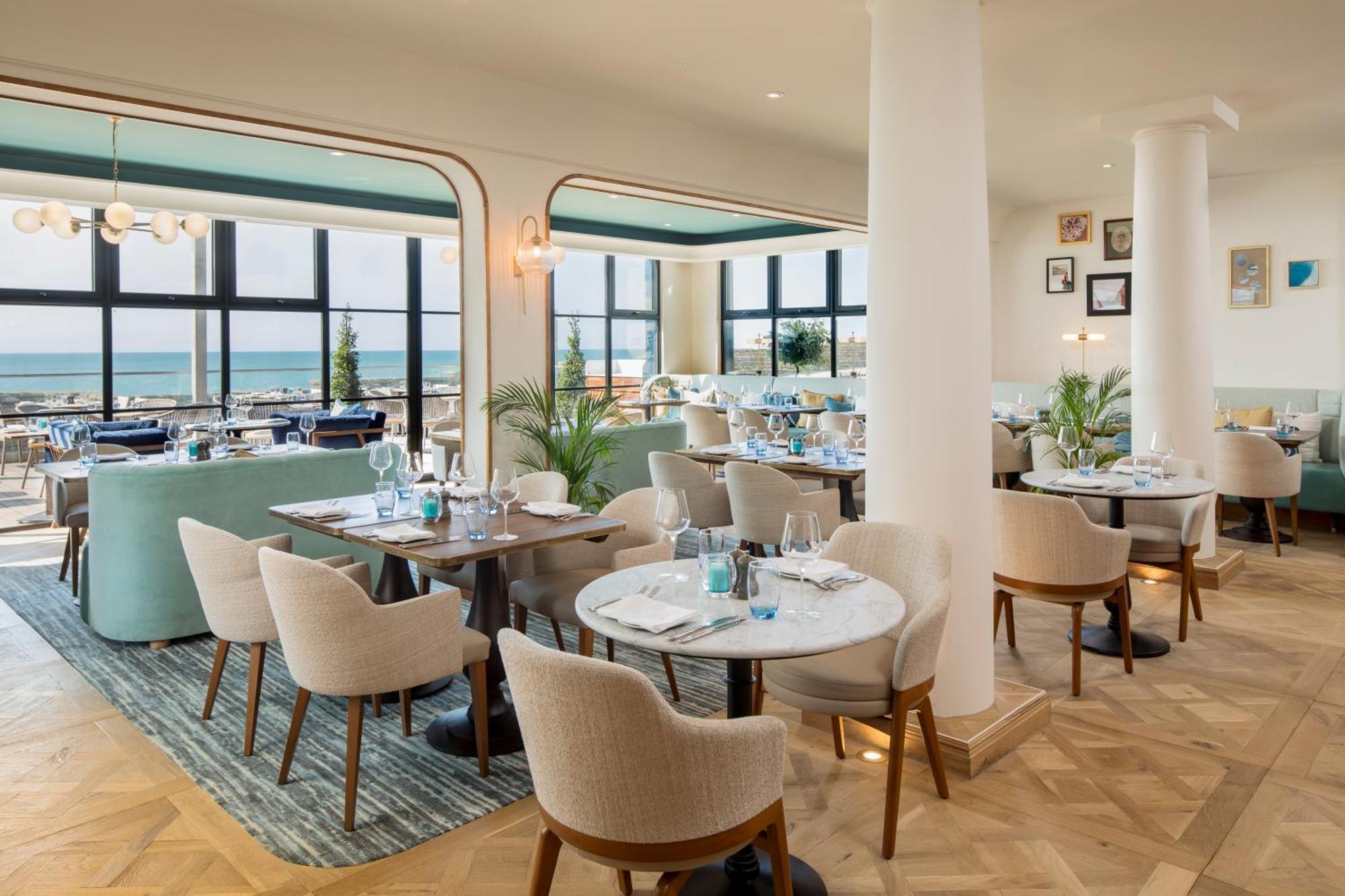 The White Horses By Everly Collection 4* Hove