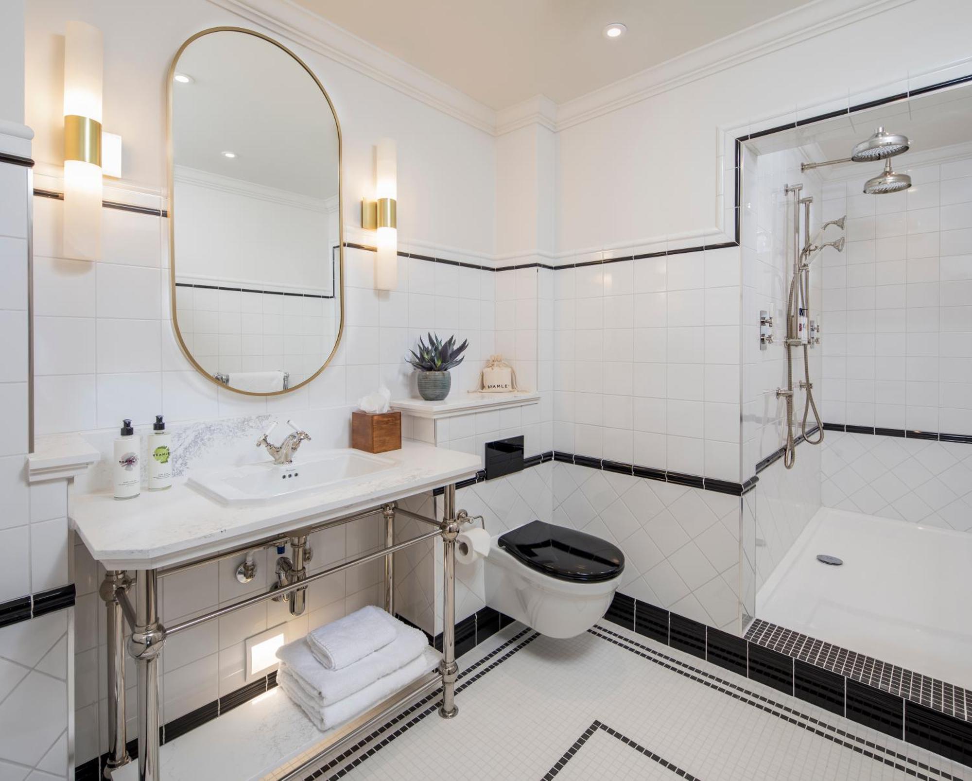The White Horses By Everly Collection Hove